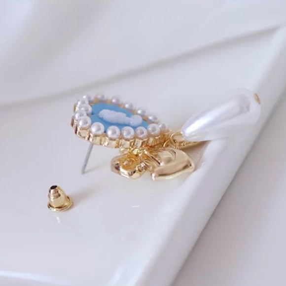 💎NEW💎 VINTAGE CAMEO BAROQUE PEARL EARRING - Picture 7 of 8